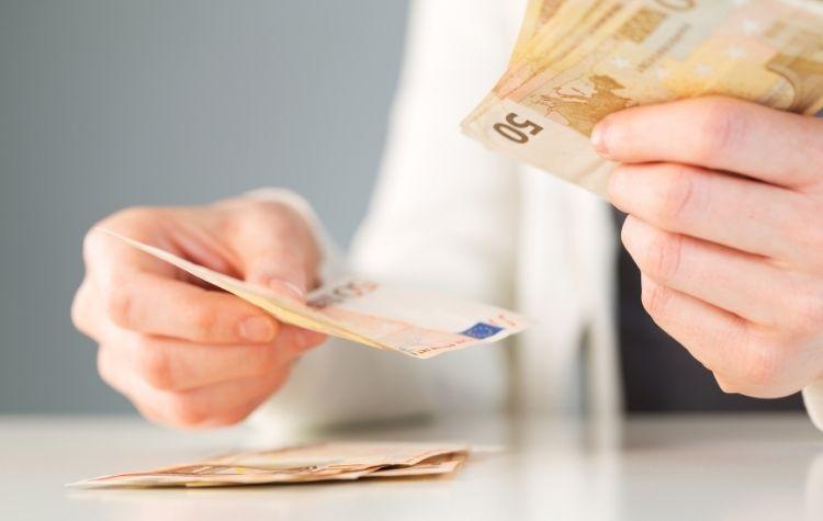 Person counting foreign cash